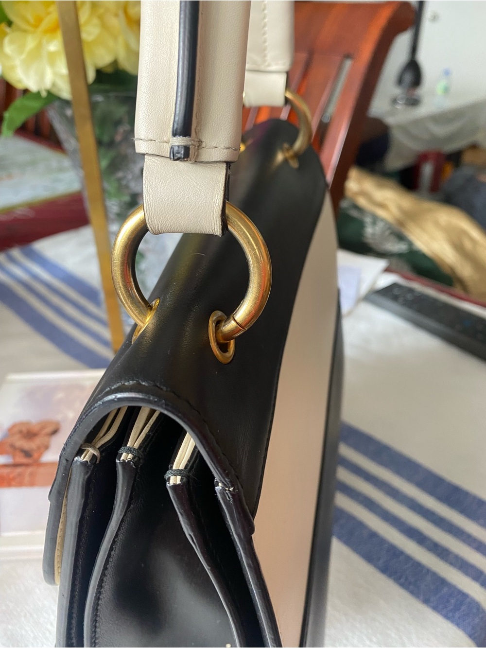 Gucci Black and Cream Top-Handle Satchel with Jeweled Bee Detail - Picture 5 of 12